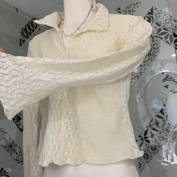 Vintage Tops - Pristine🌸Made in🇨🇦Gorgeous VTG 90’ Lace Cropped Top with Flared Sleeves
